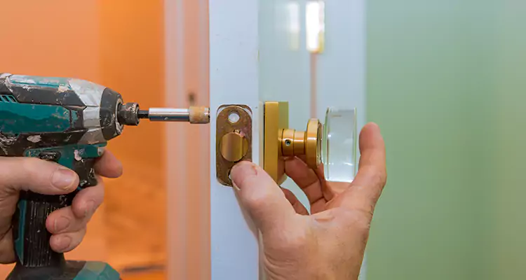 Broken Door Knob Fix in Orlando, FL